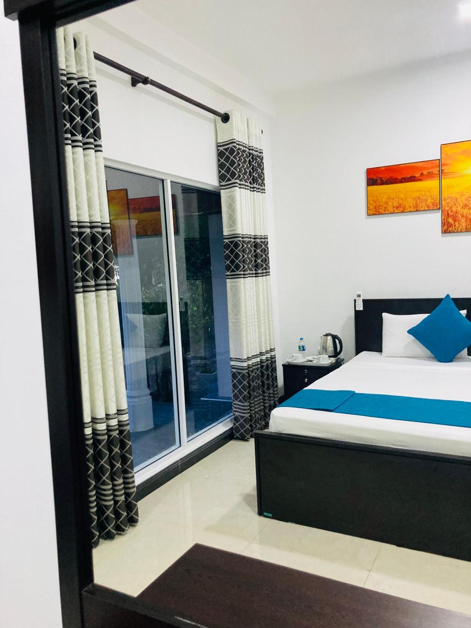 White Land City Hotel Dambulla Eksteriør billede